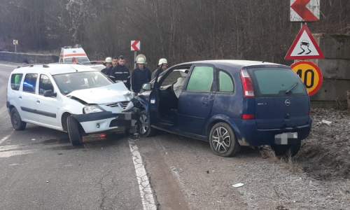 Accident cu două mașini în Argeș