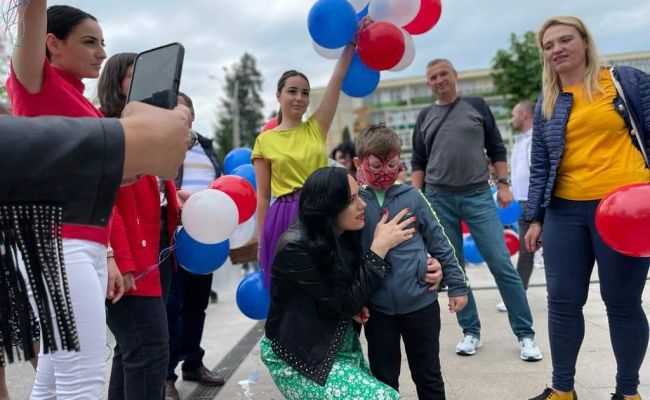 Simona Bucura Oprescu: "Zâmbete, culoare și voie bună la Câmpulung de 1 Iunie"