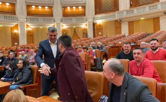 Simona Bucura Oprescu împreună cu Marcel Ciolacu, alături de câmpulungeni, în Parlament