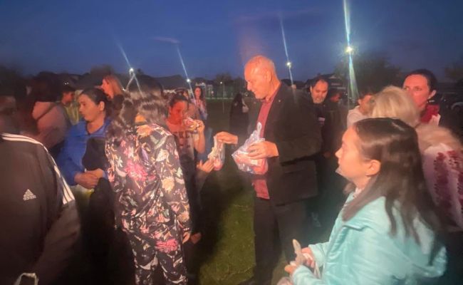 Primarul de la Mărăcineni, dulciuri și fructe pentru copiii prezenți la Focul lui Sumedru