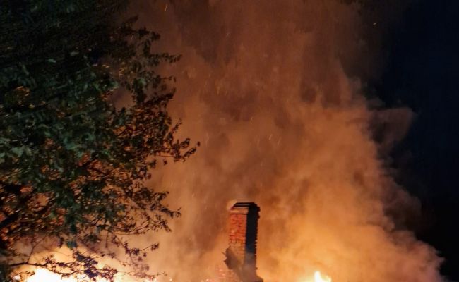 O casă a luat FOC în Argeș