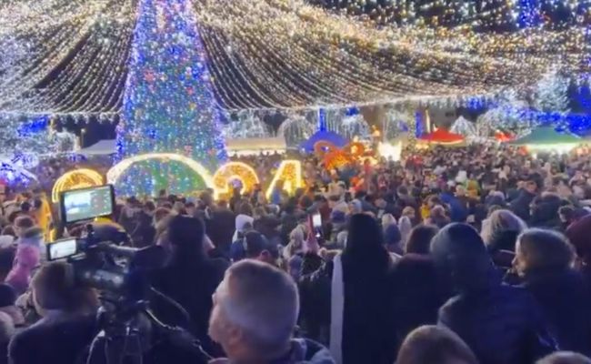 La Mioveni a fost aprins iluminatul festiv!