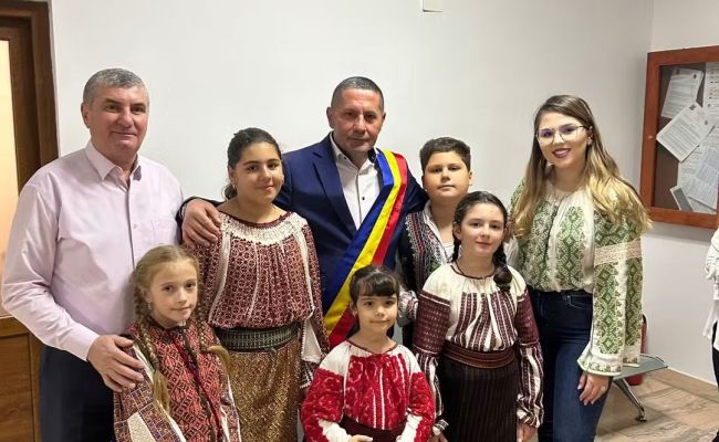 Sărbătoare în comuna Bradu! Elevii din localitate au sărbătorit Ziua Națională!