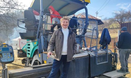 Lucrări de asfaltare în comuna Bogați