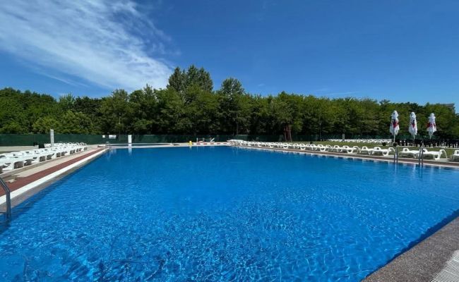 Sâmbătă se DESCHID bazinele din Trivale și Costache Negri