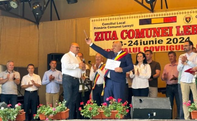 Ministrul Simona Bucura-Oprescu și președintele CJ Argeș Ion Mînzînă, alături de primarul Marian Toader și de lereșteni în zi de mare sărbătoare
