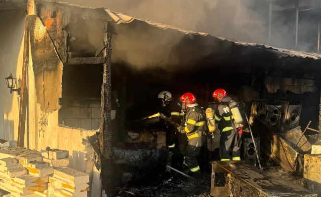 ACUM! INCENDIU la o FABRICĂ din Argeș!