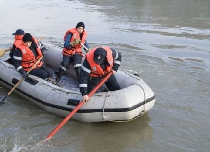 ACUM! Bărbat găsit MORT într-un lac din Argeş