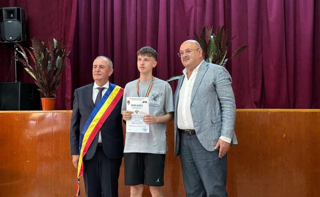 Au început Zilele Orașului Ștefănești! Ion Mînzînă și Nicolae Velcea au premiat excelența!