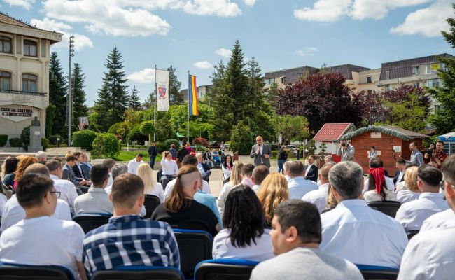 Unul dintre cei mai importanți lideri europeni, în Argeș alături de ministrul Muncii, Simona Bucura-Oprescu, și de președintele Consiliului Județean, Ion Mînzînă!