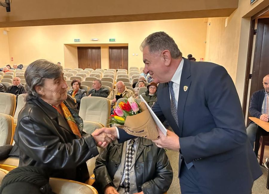Primarul Cristian Gentea a premiat 83 de cupluri din Pitești