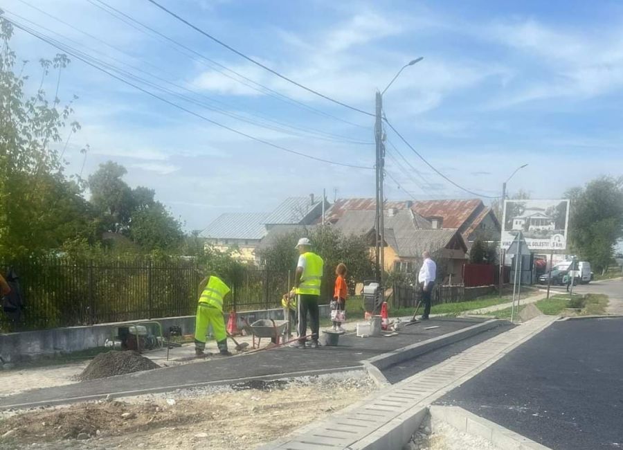 Sunt modernizate stațiile de autobuz din orașul Ștefănești
