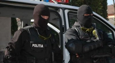 PERCHEZIȚII în Argeș! Angajații SPEP băgau în buzunare banii din parcometre!