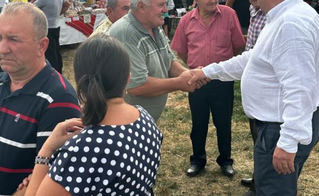 Ministrul Muncii, în horă alături de cetăţenii de la Vultureşti