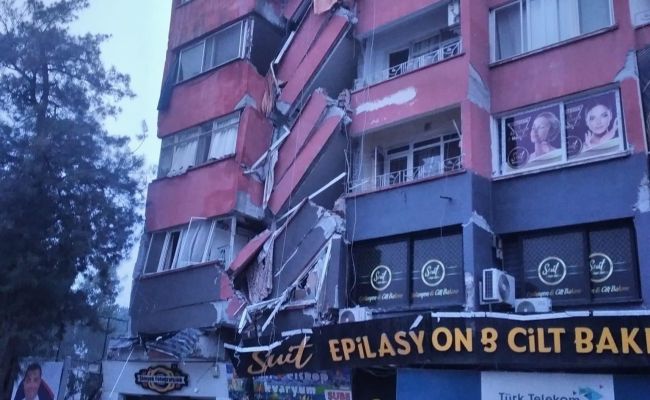 CUTREMUR în Turcia! Peste 600 de morţi! GALERIE FOTO şi VIDEO EXCLUSIV