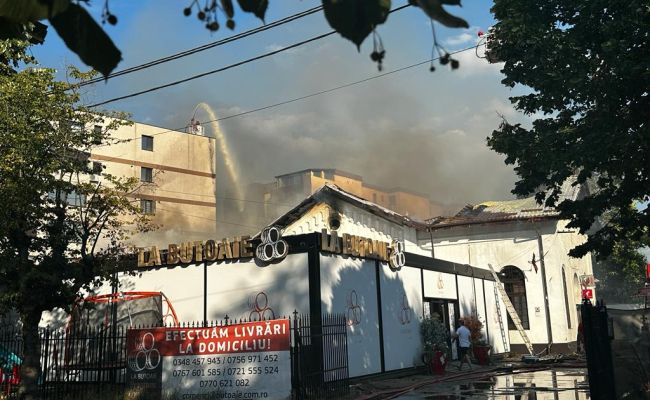 ACUM! INCENDIU la un RESTAURANT din Pitești