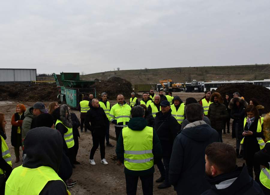 Experți în gestiunea deșeurilor din toată țara, în vizită la Centrul de Management Integrat al Deşeurilor din Albota