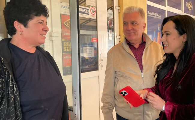 Ministrul Simona Bucura-Oprescu, președintele CJ Argeș Ion Mînzînă și primarul Cristian Gentea s-au întâlnit cu angajatorii și candidații de la Bursa Locurilor de Muncă de la Pitești! Argeșul se dezvoltă prin investiții majore care aduc locuri de muncă pl