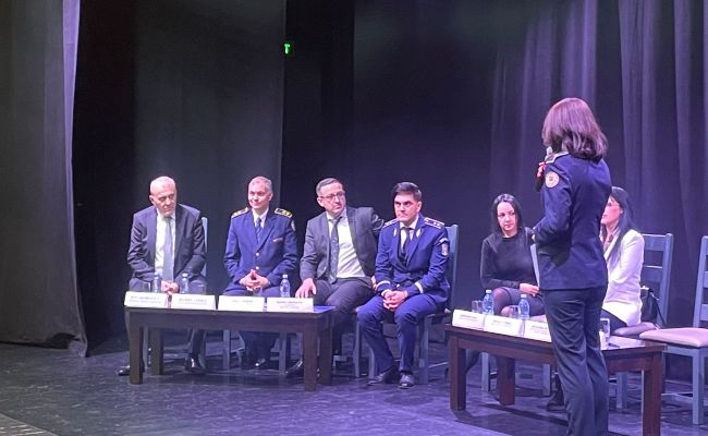 Trei tineri DEŢINUŢI, lecţii de viaţă pentru elevii din Mioveni
