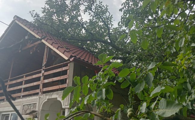 Furtuna face prăpăd în Argeş