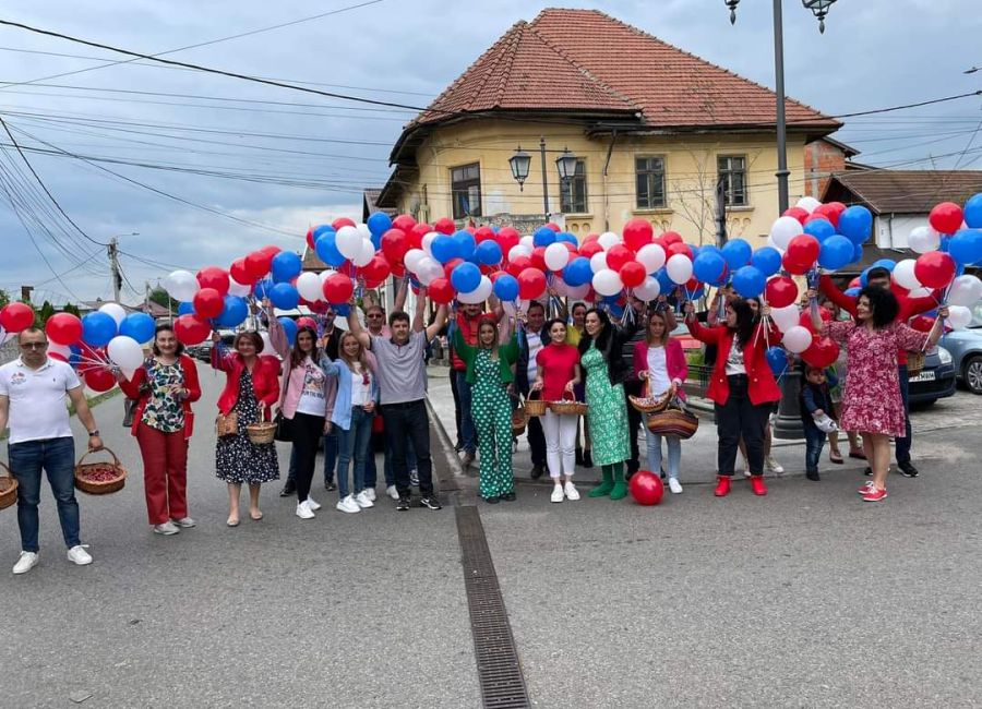PSD Câmpulung - Cărți, bomboane și baloane pentru copii de toate vârstele!