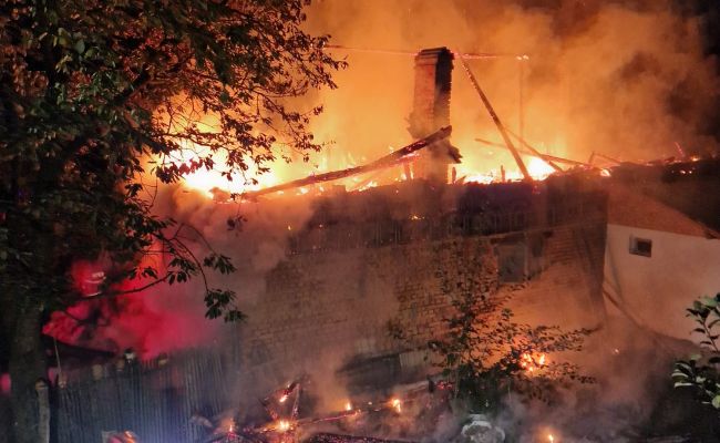 O casă a luat FOC în Argeș