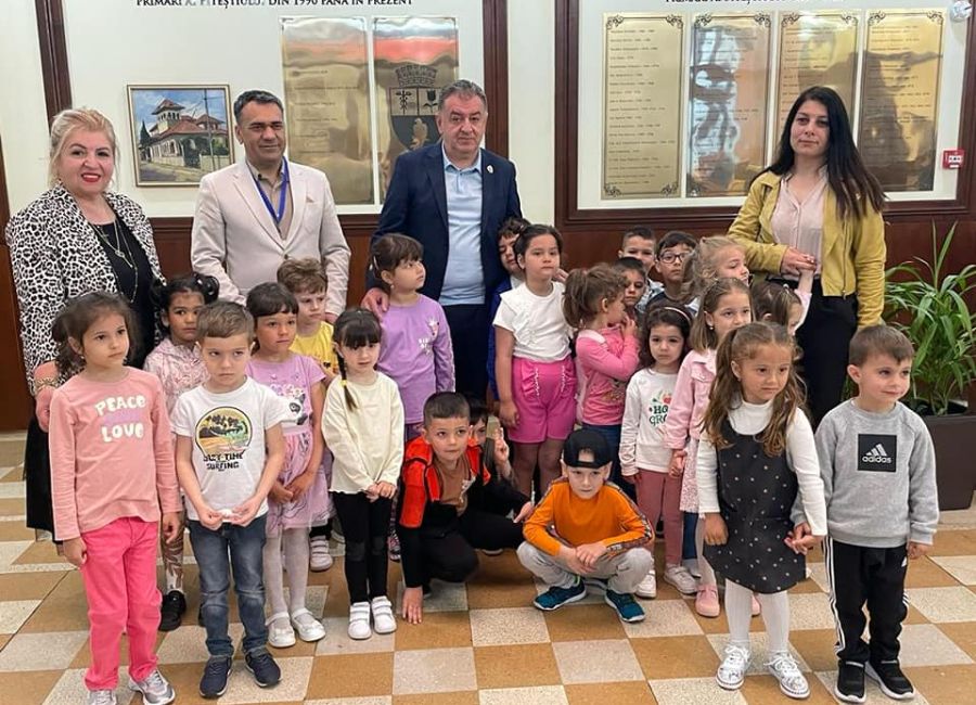 Primarul Cristian Gentea, întâlnire cu 20 de prichindei