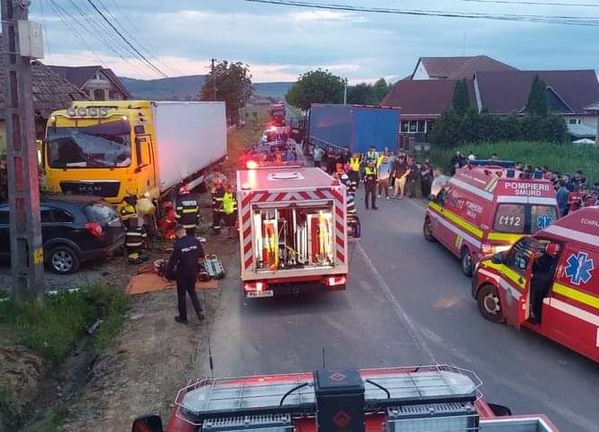 ACUM! Accident GRAV în Argeș! Ciocnire între un TIR și o mașină