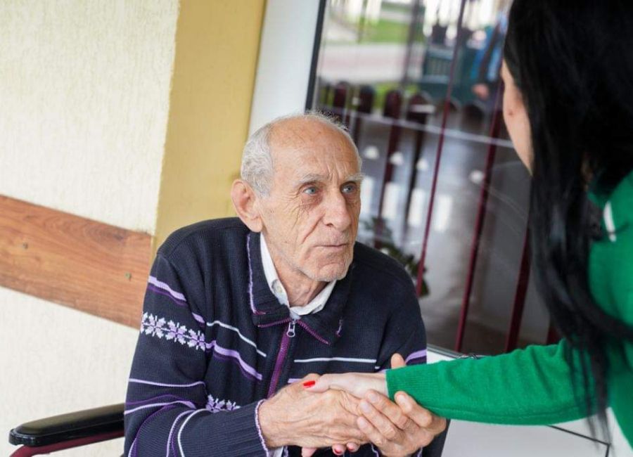 Se reformează din temelii sistemul de asistență socială