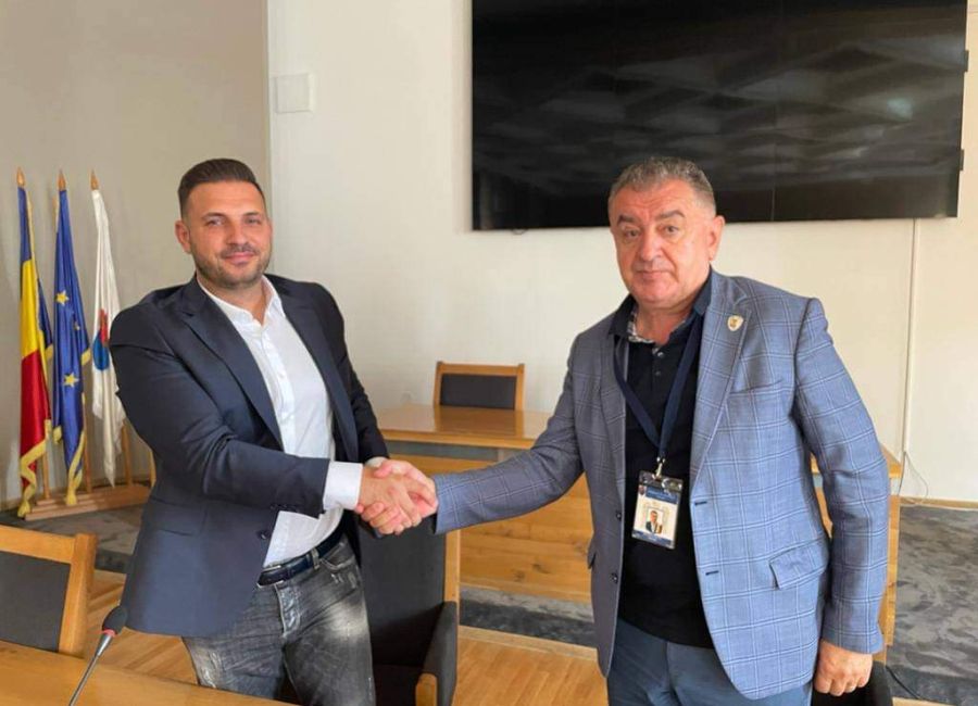 Primarul Cristian Gentea a semnat contractul! Investiții la un liceu de renume