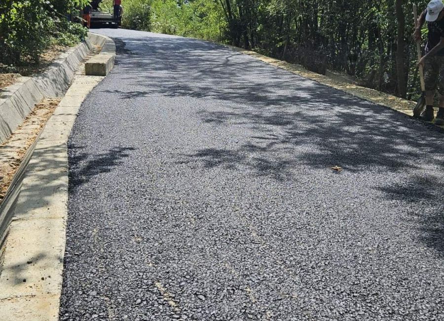 Lucrări de asfaltare în comuna Budeasa