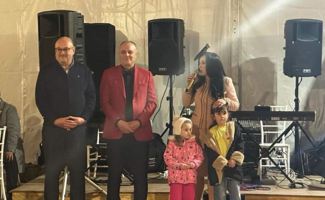 Ion Mînzînă și ministrul Simona Bucura Oprescu, de Ziua Femeii, la Mărăcineni