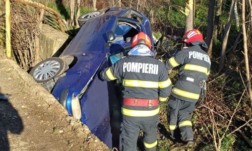 Accident GRAV în Argeș! S-a răsturnat cu mașina