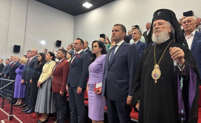 Ministrul Simona Bucura-Oprescu, la Gala de Excelență a Județului Dâmbovița: “Felicitări pentru inițiativa de a pune an de an în lumină oameni care ne inspiră, care clădesc, care nu renunță!”