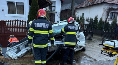 Accident GRAV în Argeș! A intrat cu mașina într-un cap de pod