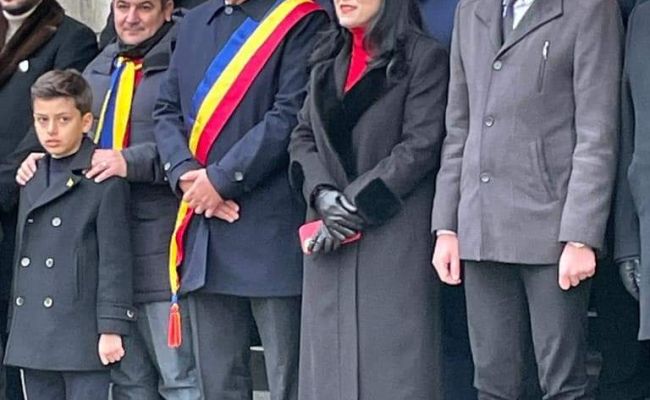 Simona Bucura Oprescu, în mijlocul argeșenilor de Ziua Națională