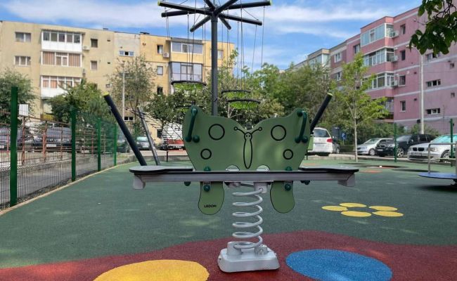 Încă două locuri de joacă au fost modernizate în Pitești!