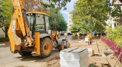 Lucrări pe o stradă din Mioveni