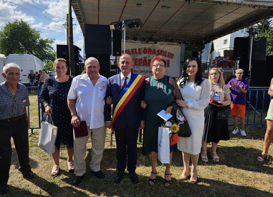 Sărbătoare de neuitat la Ştefăneşti! Primarul Velcea, promisiune pentru cetăţeni
