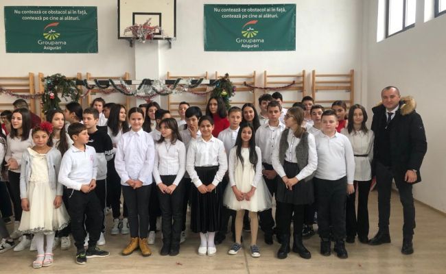 Primarul comunei Budeasa, cadouri pentru copiii din localitate