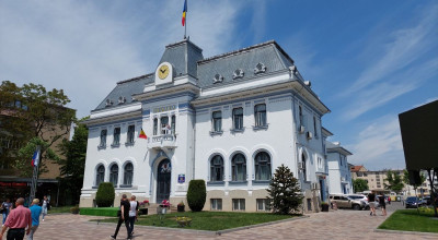 Angajat al Primăriei Piteşti, sub control judiciar pentru 60 de zile