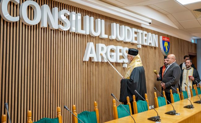 Înalt Prea Sfințitul Calinic a sfințit paraclisul de la Consiliul Județean Argeș