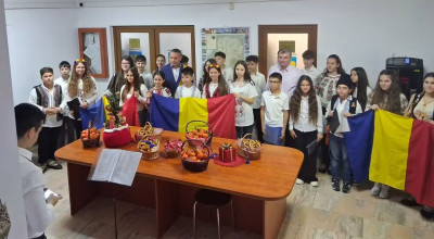 Sărbătoare în comuna Bradu! Elevii din localitate au sărbătorit Ziua Națională!