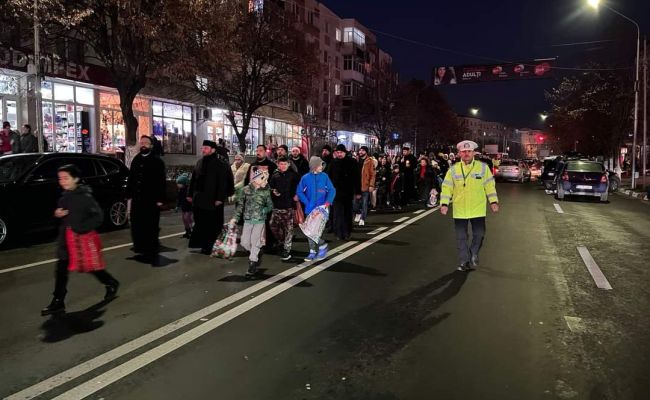 La Mioveni este păstrată tradiția colindului