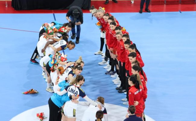 Marcel Ciolacu împreună cu Cristian Gentea la meciul de handbal România-Portugalia de la Pitești