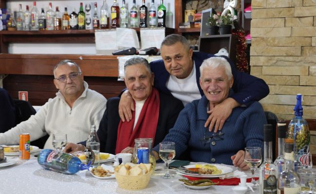 Cristian Gentea și Ion Mînzînă, la celebrarea a 50 de ani de juniorat pentru grupa 1973 a clubului FC Argeș