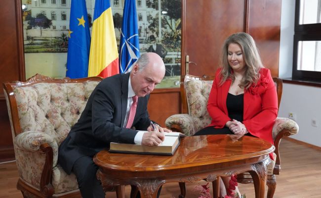 Conducerea Consiliului Județean Argeș și prefectul Ioana Făcăleață, întâlnire cu Ambasadorul Cehiei în România!