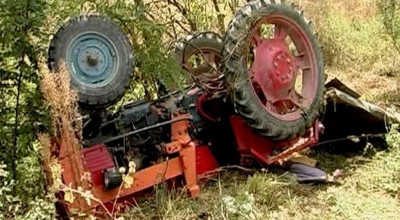 ACUM! Bărbat din Argeș prins sub un TRACTOR!