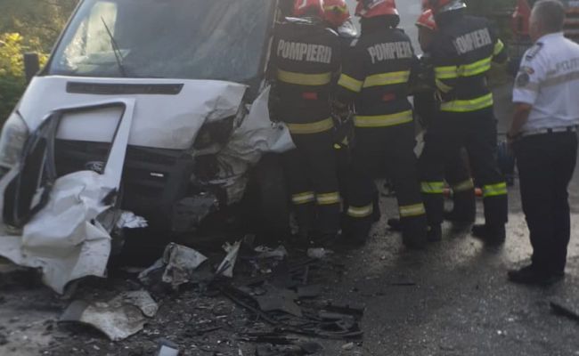 Accident GRAV în Argeș! Un tânăr a rămas ÎNCARCERAT