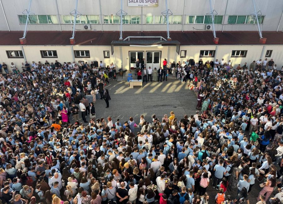 Aproximativ 6.000 de elevi, preșcolari și antepreșcolari au început noul an școlar la Mioveni